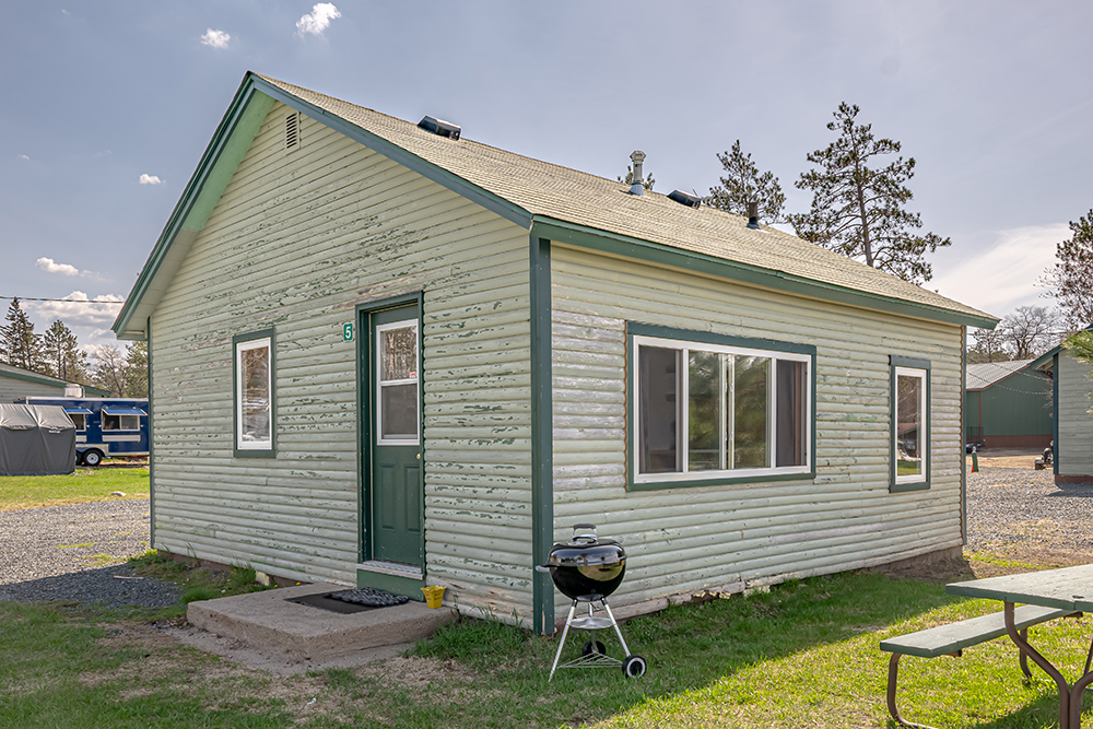 Agate Cabin Rental on Lake Winnie