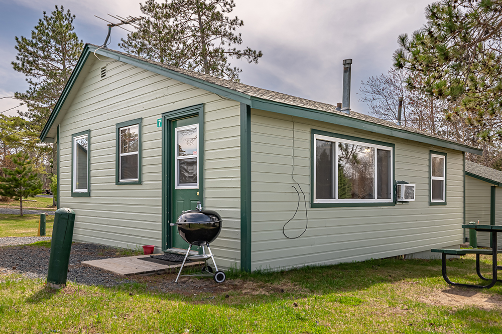 Agate Cabin Rental on Lake Winnie