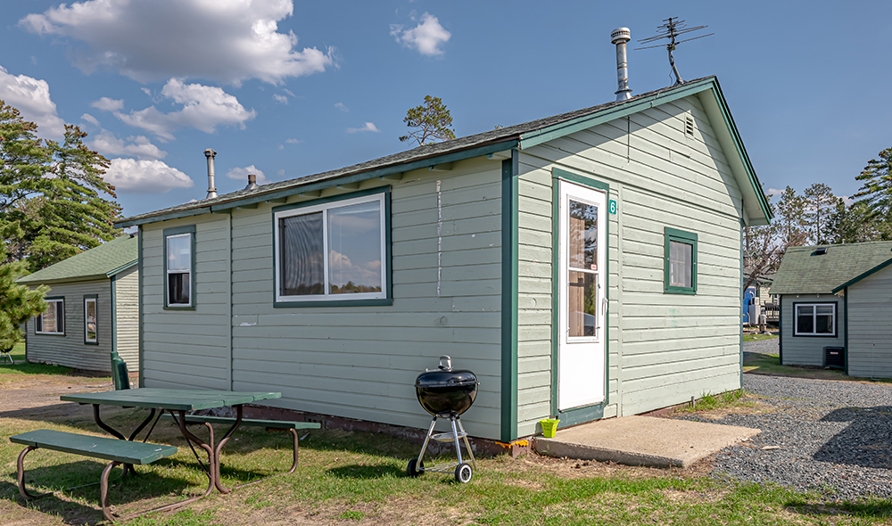 Chipmunk Cabin Rental on Lake Winnie