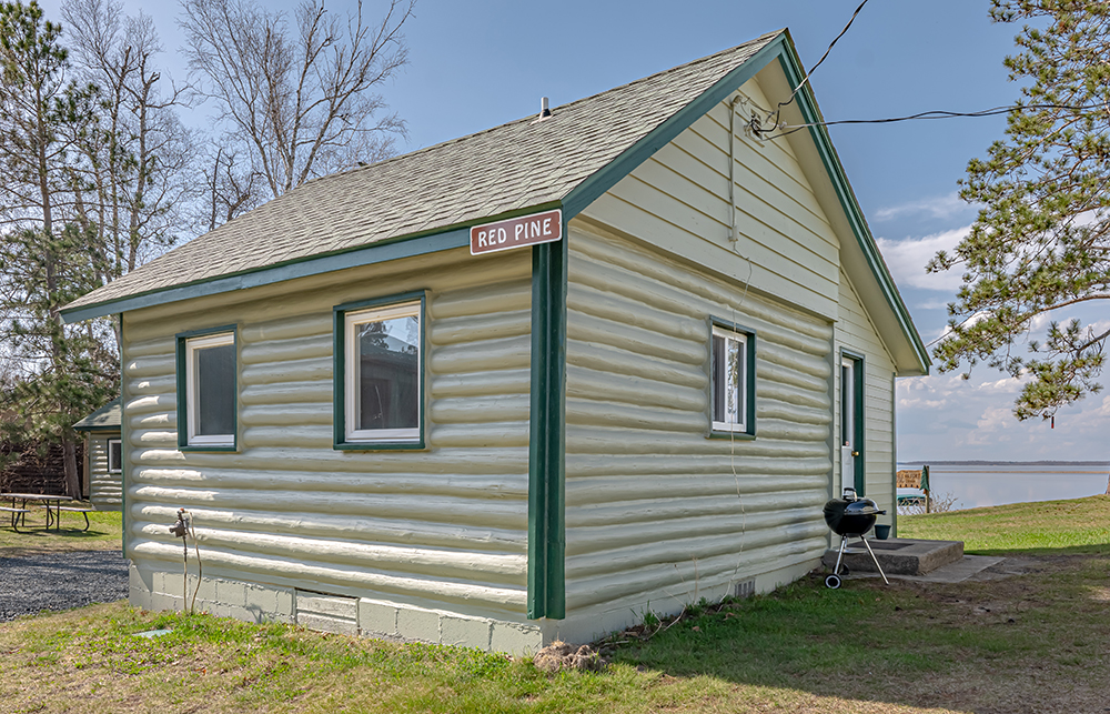 Red Pine Cabin Rental on Lake Winnie