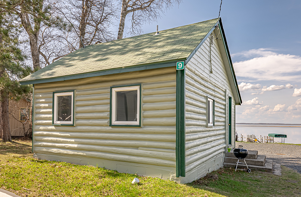 White Pine Cabin Rental on Lake Winnie