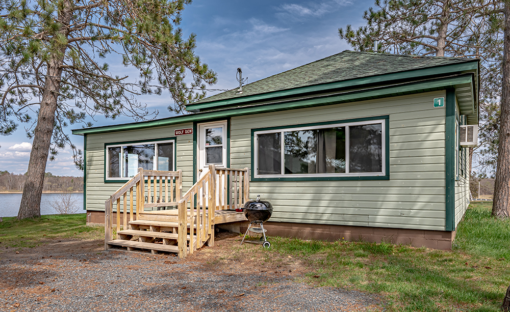 Wolf Den Cabin Rental on Lake Winnie